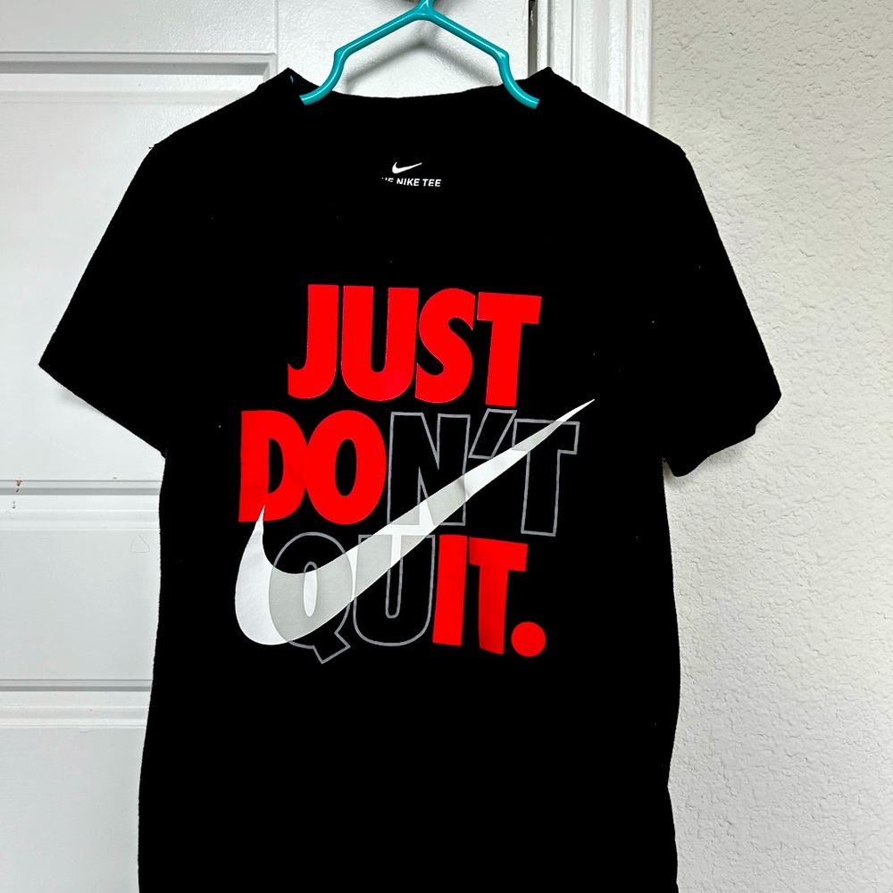 Nike boys tee